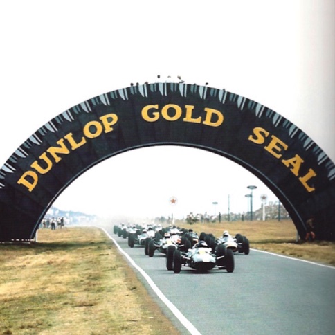 GP Afrique du Sud à East London avec sa passerelle Dunlop comme au Mans...